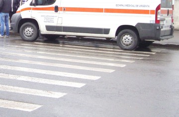 Două minore, accidentate pe trecerea de pietoni